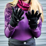 Six Peaks Winter Thermal Gloves Black (Adults) - Image 2